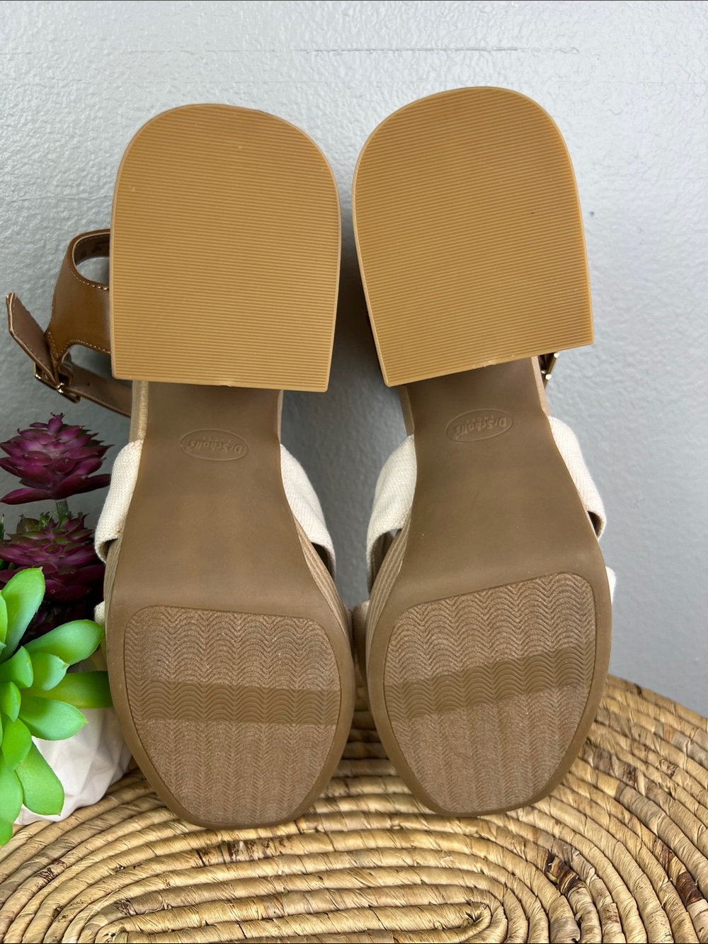 Dr. Scholl's Mariah Cream and Tan Sandals - Picture 8 of 10